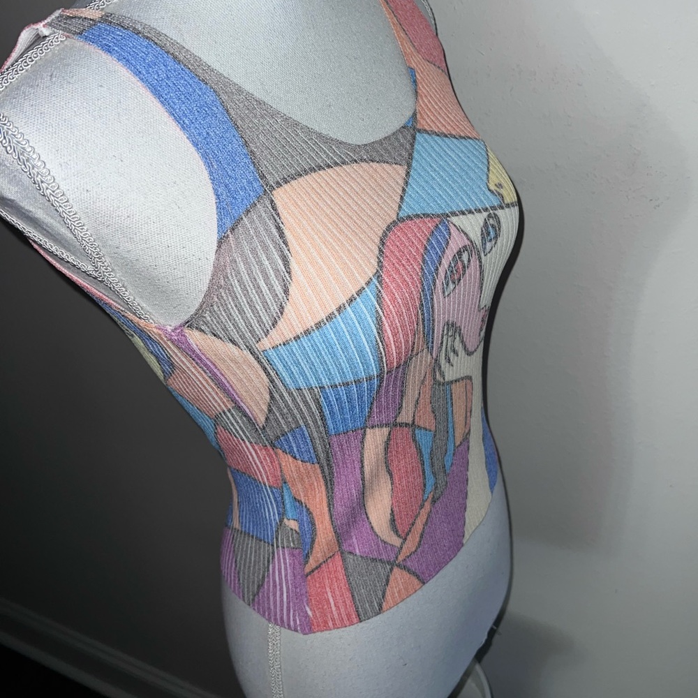Abstract Ribbed Tank - Picture 2 of 6